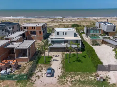 Casa en Venta en Costa Esmeralda  FRENTE AL MAR