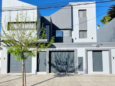 NUEVO PRECIO -PH 3 AMB - PB FRENTE - COCHERA Y PATIO - A ESTRENAR