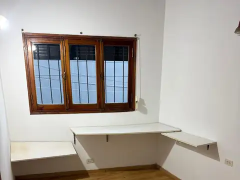 Casa 7 ambientes con 2 baños