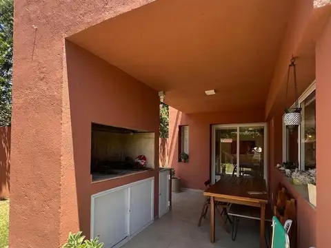 Casa en Alquiler de 3 dormitorios