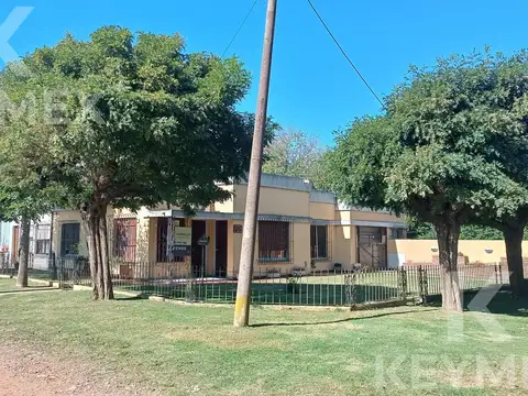Casa en venta, 1,5 has. 2 viviendas, tinglado, quincho, garaje 4 autos, zona productiva. La Plata