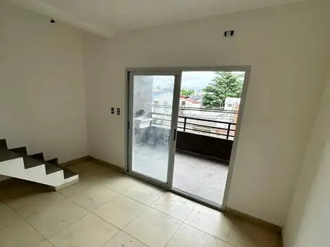 Depto Tipo Casa en Alquiler de 3 ambientes