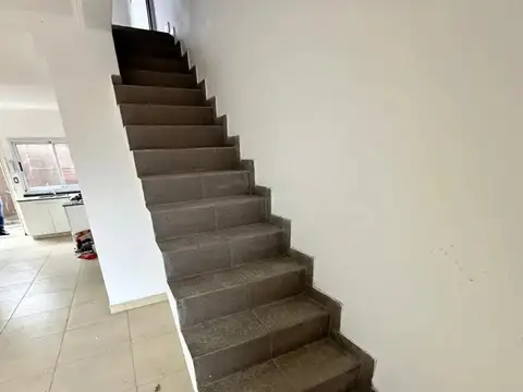 Depto Tipo Casa en Alquiler en Lomas del Mirador, $ 850.000