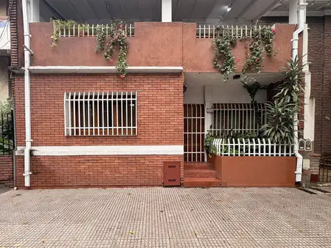 VENTA CASA 5 AMB EN VILLA URQUIZA JARDIN Y PILETA