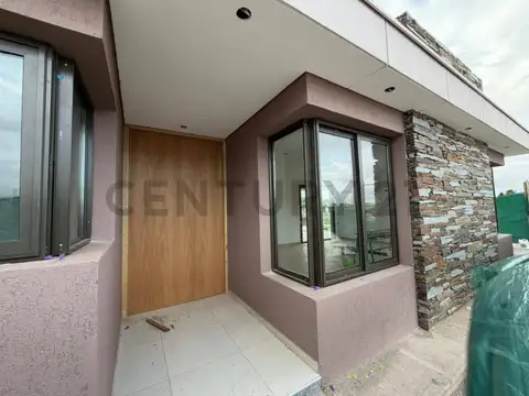 VENTA CASA 3 HABITACIONES + ESCRITORIO