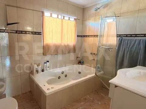 VENTA CASA C/ LOCAL Y DTO FERNANDEZ ORO