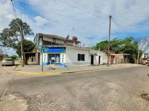 Casa con Locales en Venta en El Jaguel