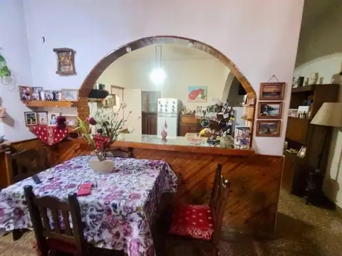 Casa 5 ambientes con 2 baños