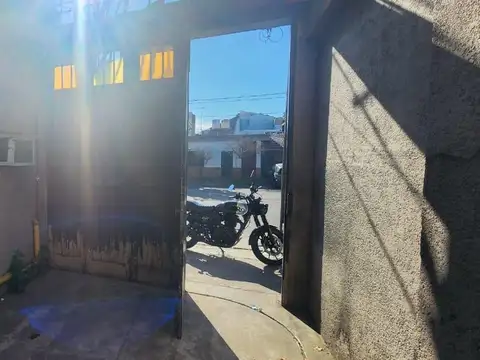 Galpon en Venta 47  mts Fondo
