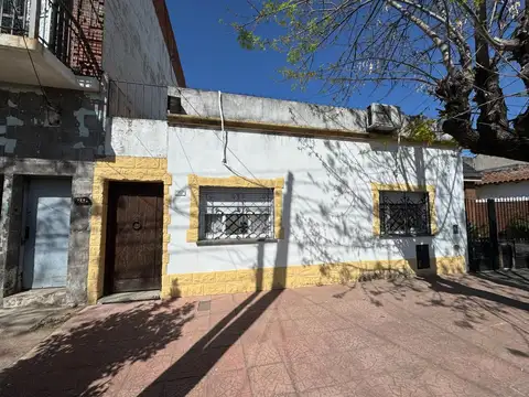 Casa de 3 Amplios Ambientes en Remedios de Escalada.