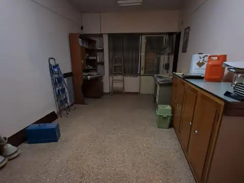 AMPLIA CASA PARA USO COMERCIAL. ZONA HOSPITALES. Se acepta permutas