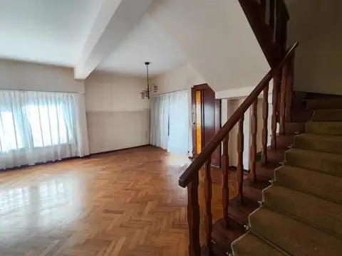 Casa en Venta con 4 cocheras