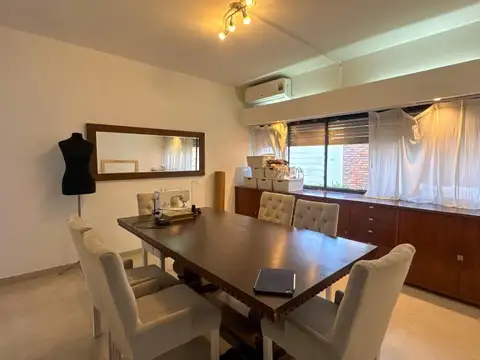 Casa en Alquiler con 2 cocheras