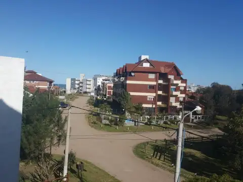 DEPARTAMENTO de 3 AMB.c/ COCHERA | Zona Sur | Villa Gesell | 0768