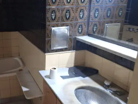 Depto Tipo Casa en Alquiler con 2 cocheras