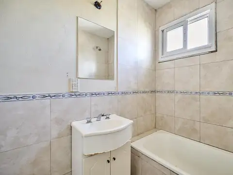 Departamento en Alquiler en Monte Castro, $ 800.000