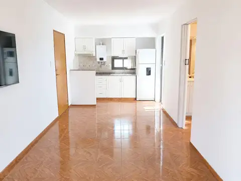 Departamento de 1 dormitorio con doble balcón y parrillero