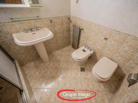 E Venta – Casa de 5 Ambientes con Patio Terraza y Garage en LiniersCasa