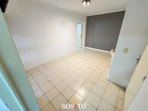 Venta departamento monoambiente dividido con patio en Microcentro - Apto crédito