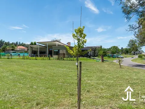 Terreno en venta frente a la laguna en Monet Barrio Privado Cardales, Campana