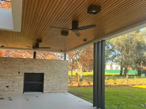 Casa 5 ambientes con 4 baños