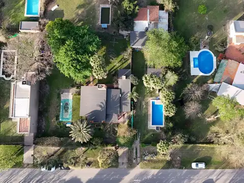 Casa en Venta con 2 cocheras
