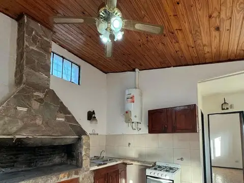 CASA CON PILETA EN ROLDAN