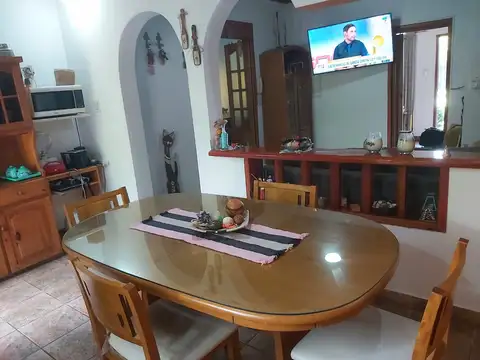 Casa 8 ambientes con 1 baño