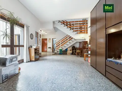 Casa 5 ambientes | Venta en Urquiza| con Local y cochera