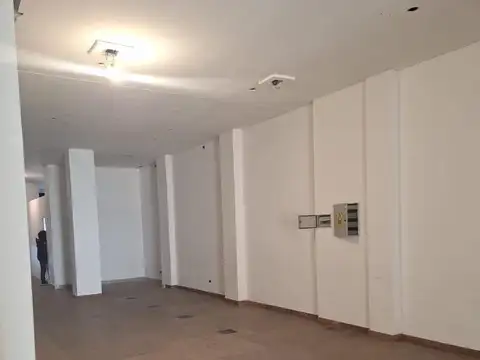 Alquiler. Depósito/ Local/ Oficina. 380 m². YERBAL y ARTIGAS