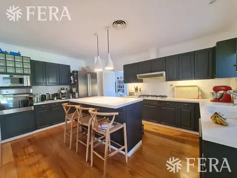 Casa en Venta con 2 cocheras