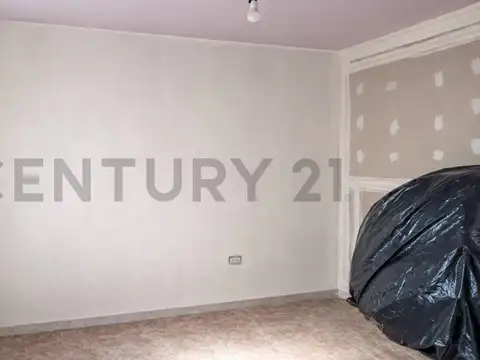 Casa en Alquiler con 2 cocheras