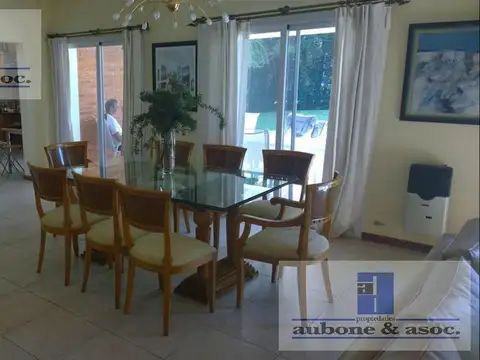 Casa 4 ambientes con 3 baños