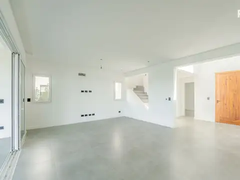 Casa 4 ambientes con 3 baños