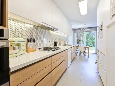 Casa 4 ambientes con 2 baños