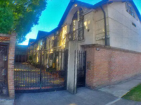 Duplex con Cochera en condominio en zona céntrica San Miguel