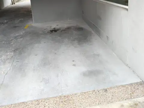Cochera Techada con expensas incluidas en caseros