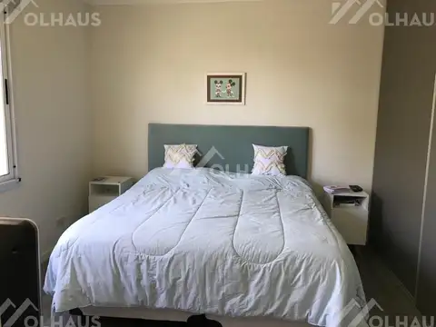 Casa en Alquiler con 2 cocheras