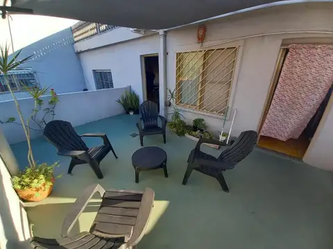 Tipo CASA 4 AMB , COCHERA, PATIO , TERRAZA