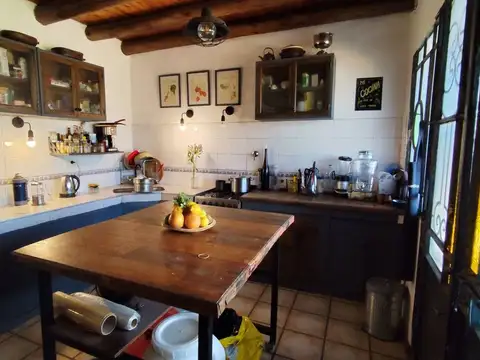 Venta de casa estilo campestre en barrio semipriv.