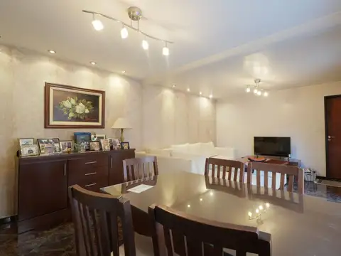 Casa 6 ambientes con 2 baños