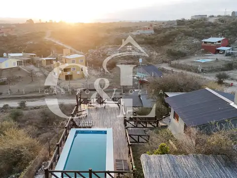 COMPLEJO TURÍSTICO DE 3 UNIDADES A MTS DEL RÍO LOS CHORRILLOS, ESTANCIA VIEJA