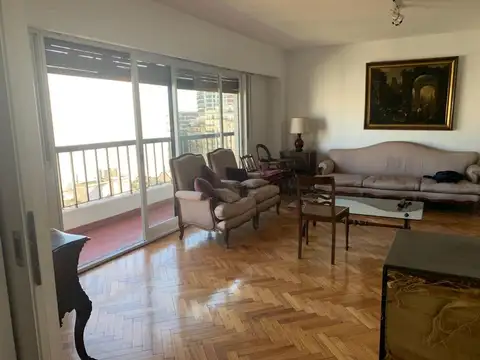 Alquiler  4 Ambientes con  Cochera en Recoleta