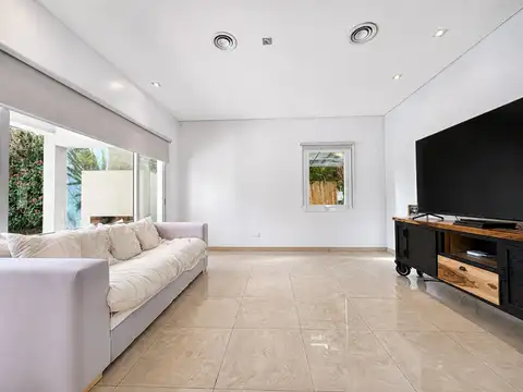 Casa 5 ambientes con 3 baños