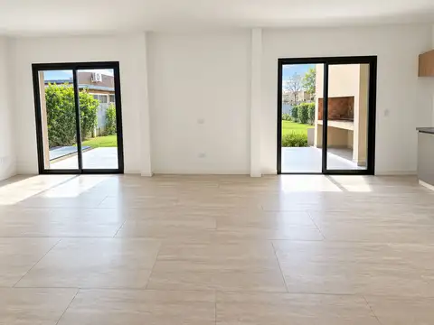 Casa 4 ambientes con 1 baño