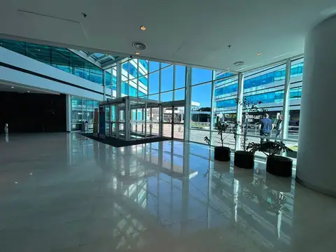 Oficina en Alquiler con 16 cocheras