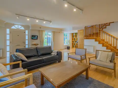 Casa 5 ambientes con 3 baños