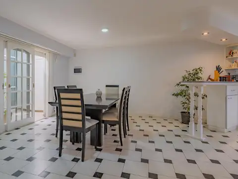 Excelente residencia en esquina del barrio Parque Luro. TOUR VIRTUAL
