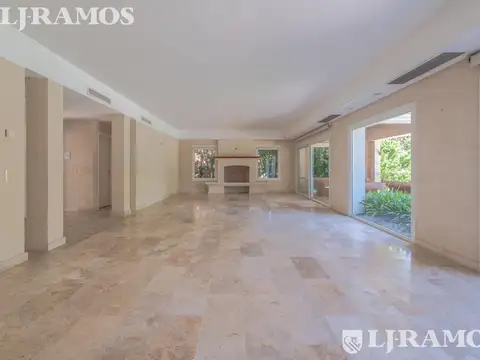 Casa 10 ambientes con 5 baños