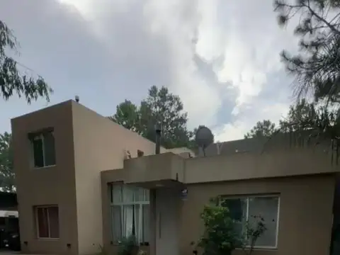 Casa con departamento en planta alta